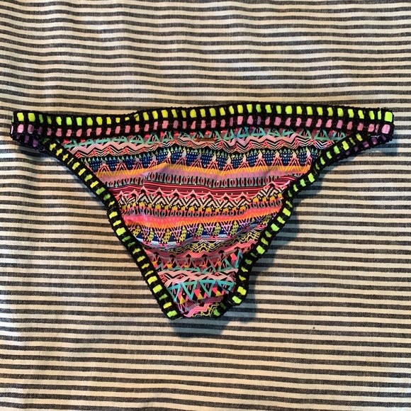 Victoria’s Secret Geometric Print Triangle Bikini - Picture 5 of 8